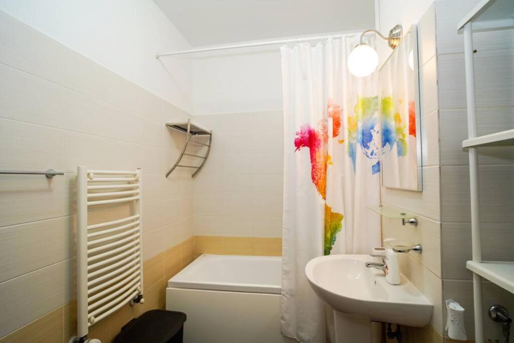 Sky Modern 1 Bedroom Apt W Free Parking Boekarest Buitenkant foto