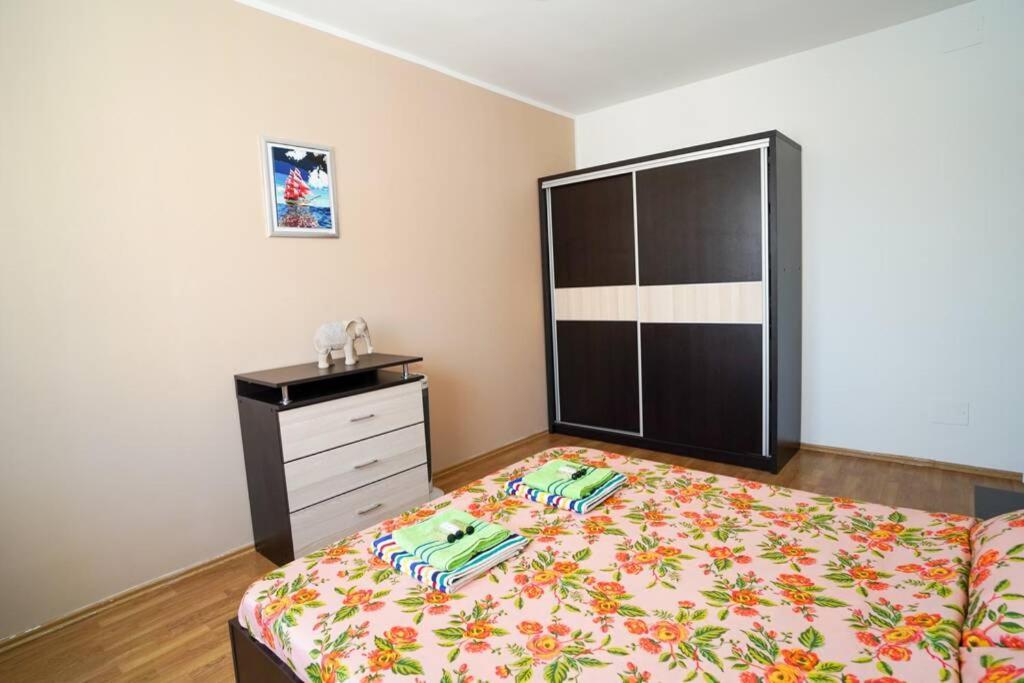Sky Modern 1 Bedroom Apt W Free Parking Boekarest Buitenkant foto